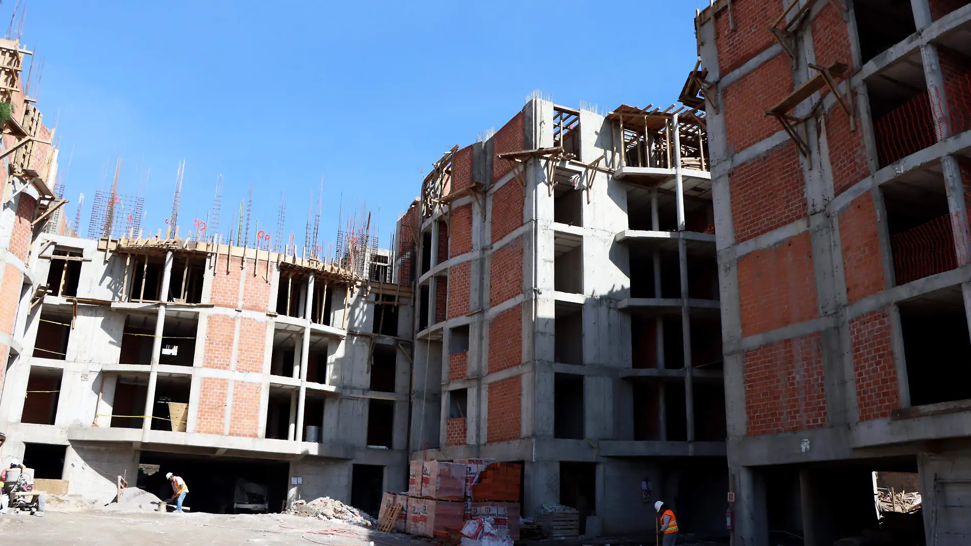 SR. GABRIEL HERNANDEZ LLEGO A LA U.HABITACIONAL EL PORVENIR, SU NVO HOGAR (1)